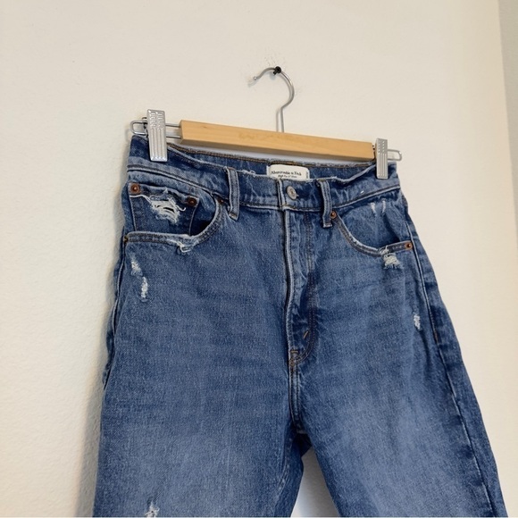 Abercrombie & Fitch High Rise 9” Inseam Denim Shorts Medi Wash Raw Hem Size 24 - Picture 2 of 8